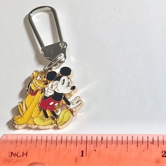 Disney Pluto Dog Mickey Mouse Fab 5 Zipper Pull Keychain Purse Charm Backpack - Picture 8 of 9